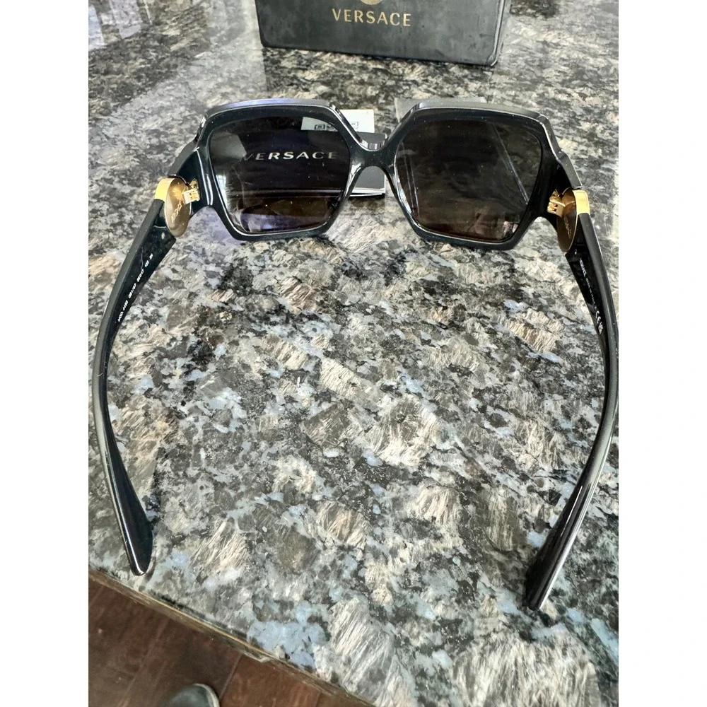 Versace 4453 GB1/87 Medusa Biggie Sunglasses Black Gold Oversized Womens‎ 56mm